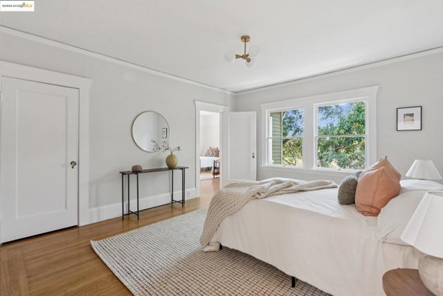 2181 Andrews St, Oakland CA: https://media.crmls.org/mediaz/c922bf8c-9bbe-4316-b2e0-0d95b0f4a4f6.jpg