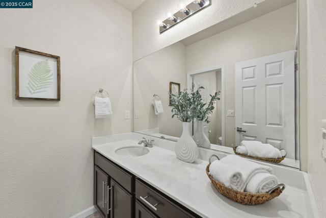 589 W Huntington Ave, Mountain House CA: https://media.crmls.org/mediaz/c922c4c7-281c-44e7-9c78-99c392e1d5c6.jpg