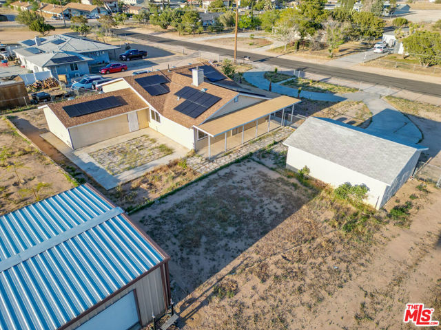 9256 6th Avenue, Hesperia CA: https://media.crmls.org/mediaz/c922cd83-d814-493d-9513-a233b08f6008.jpg