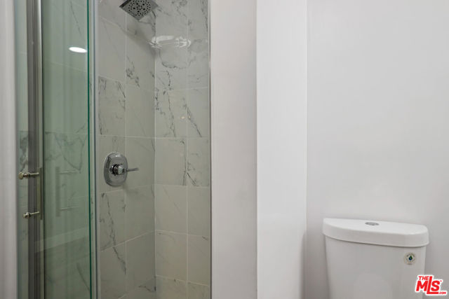 11860 Chandler Boulevard, Valley Village CA: https://media.crmls.org/mediaz/c9230f3b-198c-4f9a-baa3-6523bf886f5d.jpg