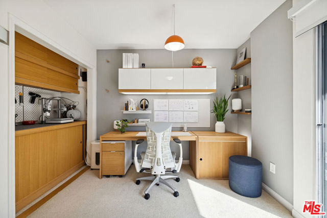 1150 S Oxford Avenue, Los Angeles CA: https://media.crmls.org/mediaz/c923897f-6d74-4bca-a481-fbc2188c522e.jpg