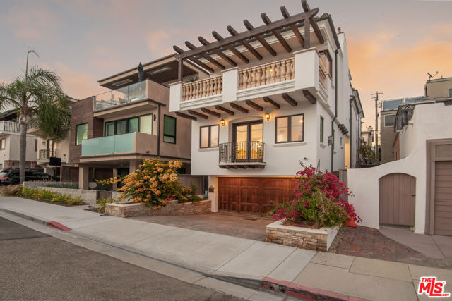 810 Manhattan Avenue, Hermosa Beach, California 90254, 5 Bedrooms Bedrooms, ,5 BathroomsBathrooms,Residential,Sold,Manhattan,22175111