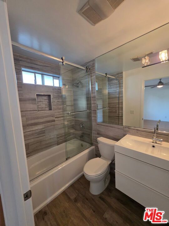 1029 Pleasantview Avenue, Venice CA: https://media.crmls.org/mediaz/c92473a2-fb40-4083-8ea1-8acaf8decf0d.jpg