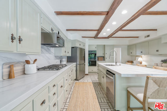4835 Corbin Avenue, Tarzana CA: https://media.crmls.org/mediaz/c9248323-2b29-4835-8d97-b3a940f7b770.jpg