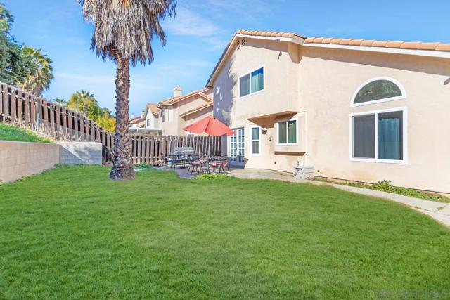 24643 Leafwood Dr, Murrieta CA: https://media.crmls.org/mediaz/c924839a-130d-4bf9-86b4-8f6eb4c93715.jpg