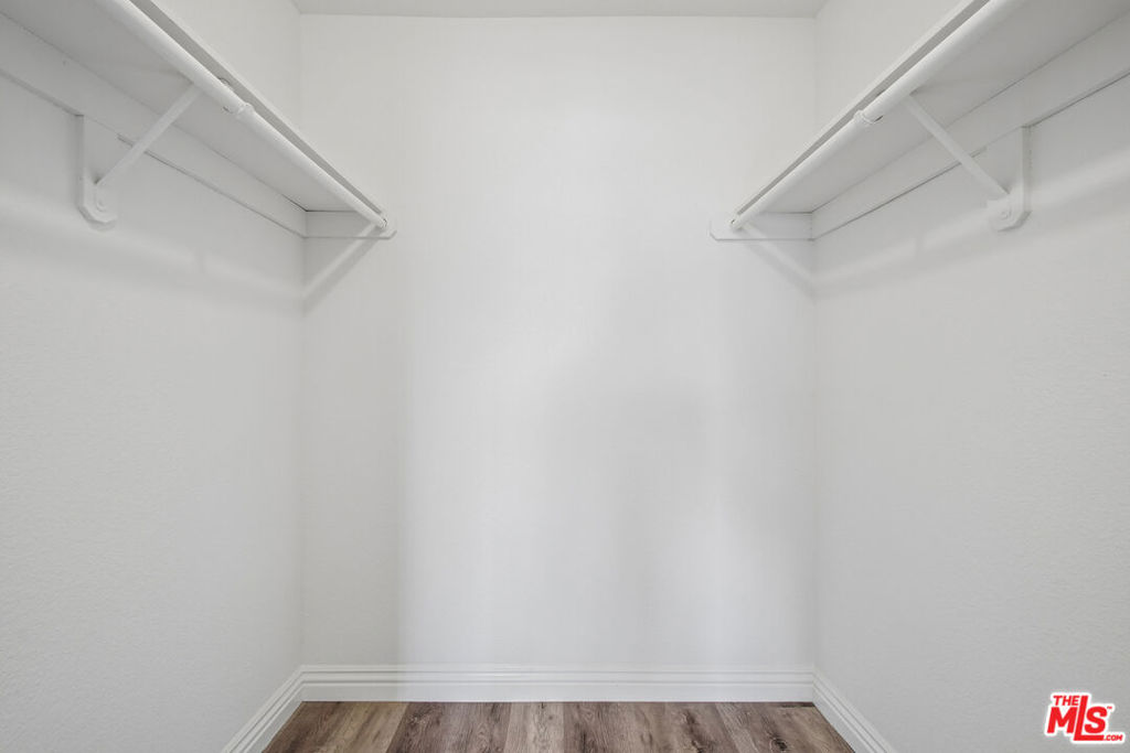 https://media.crmls.org/mediaz/c924c5f7-d08b-484e-b8f0-afb4ebc5aaaa.jpg?preset=X-Large