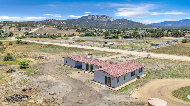 41265 Lakeshore Boulevard, Aguanga CA: https://media.crmls.org/mediaz/c924d065-ef7e-40bc-8a43-746d7f98abaa.jpg
