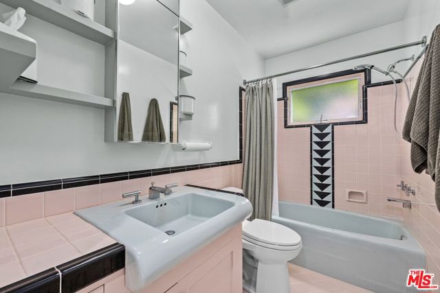 13201 Cheltenham Drive, Sherman Oaks CA: https://media.crmls.org/mediaz/c9255496-44d2-43f9-b090-a4e799f0e251.jpg