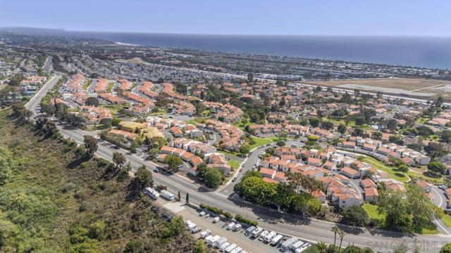 902 Caminito Madrigal, Carlsbad CA: https://media.crmls.org/mediaz/c925bbab-e482-4269-87eb-8e7e5a9e4a8b.jpg