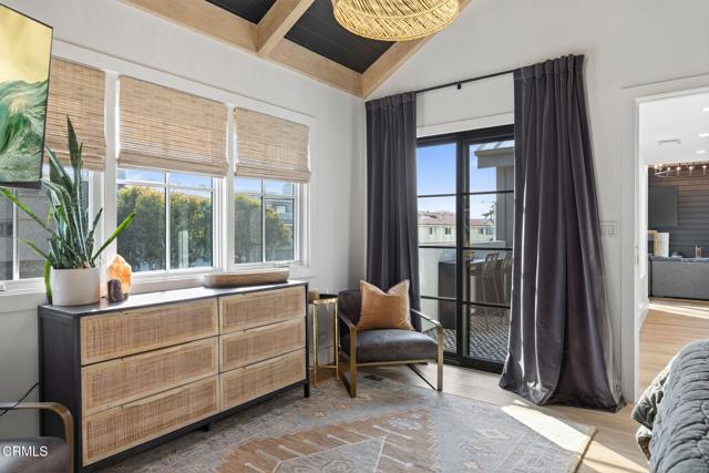 3256 Ocean Drive, Oxnard CA: https://media.crmls.org/mediaz/c9262fb0-0437-41c3-ba6a-3199c5136cd1.jpg