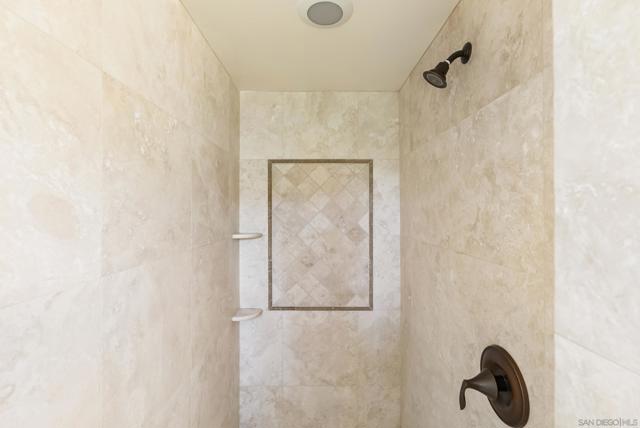 7520 Draper Ave, La Jolla CA: https://media.crmls.org/mediaz/c92653e6-5fcd-4218-bcbf-71505619c2da.jpg