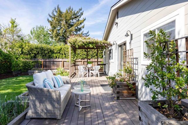 721 14th Avenue, Menlo Park CA: https://media.crmls.org/mediaz/c92731ab-6cfb-481e-a56b-e4fb5b163647.jpg