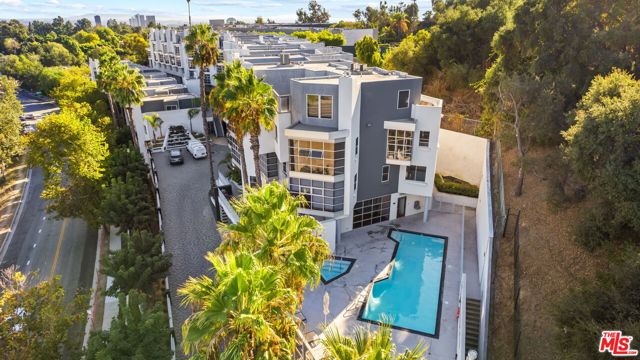 171 N Church Lane, Los Angeles CA: https://media.crmls.org/mediaz/c9277601-4230-41e3-9456-d68472376315.jpg