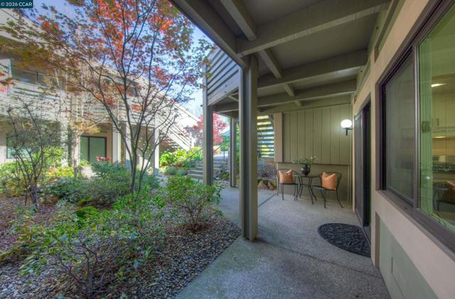 600 Terra California Dr, Walnut Creek CA: https://media.crmls.org/mediaz/c927a875-a01a-4ccf-845d-acde3191656f.jpg