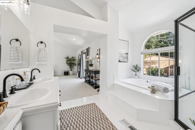 1051 Kaski Ln, Concord CA: https://media.crmls.org/mediaz/c927e508-2879-4fcb-87c8-ac48c0fb8e52.jpg