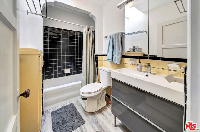 4112 Tracy Street, Los Angeles CA: https://media.crmls.org/mediaz/c928dc15-a5c7-4f0b-8996-0e8ef6f391e5.jpg