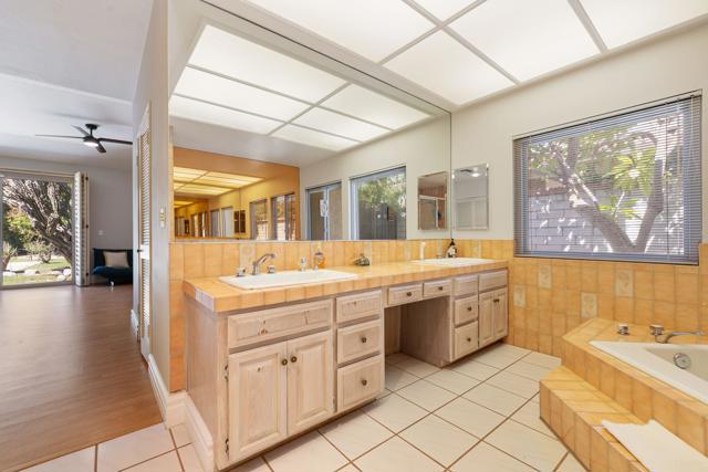 72056 Palm Haven Drive, Rancho Mirage CA: https://media.crmls.org/mediaz/c92925df-8653-4806-a6f5-0b5b2d27a78e.jpg