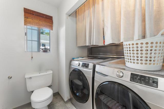 4 Athlone Way, Menlo Park CA: https://media.crmls.org/mediaz/c9294e29-8788-4775-89b4-bace43c944d2.jpg