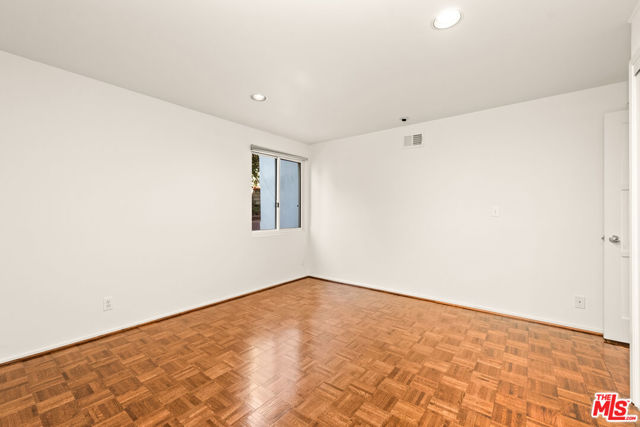 16449 Akron Street, Pacific Palisades CA: https://media.crmls.org/mediaz/c9297753-c32f-45b7-804c-fbbf93f1ae71.jpg