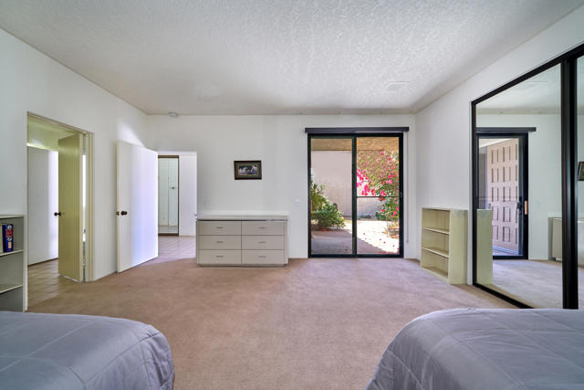 10317 Sunningdale Drive, Rancho Mirage CA: https://media.crmls.org/mediaz/c929b80c-3ee7-46bd-8a33-af3dbb715f07.jpg
