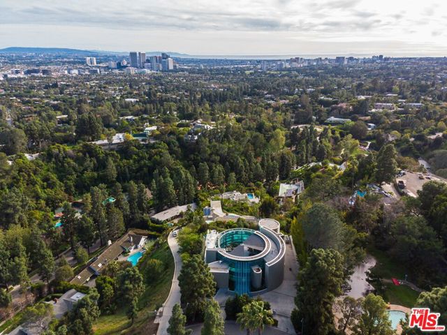 1169 Loma Linda Drive, Beverly Hills CA: https://media.crmls.org/mediaz/c929fd92-446b-4d43-8c29-772969d14e9e.jpg