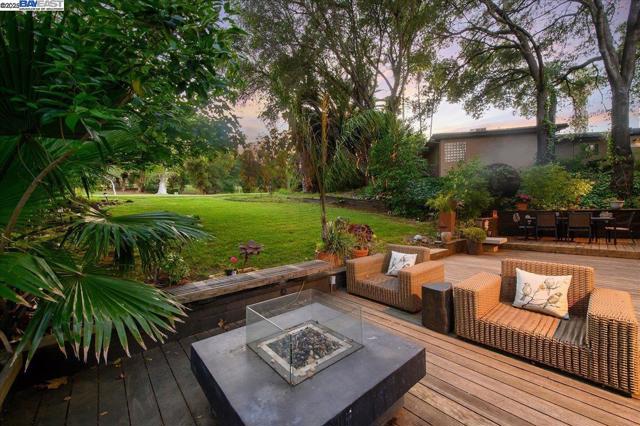 391 Oak Ln, Pleasanton CA: https://media.crmls.org/mediaz/c92a7dbb-4699-48b1-9e9e-80771f101d91.jpg