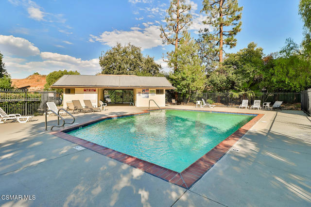 2098 Covington Avenue, Simi Valley CA: https://media.crmls.org/mediaz/c92a89f8-0faa-4168-bee0-87460acb5e8a.jpg