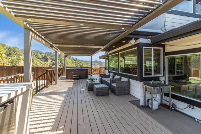 11550 Skyline Boulevard, Oakland CA: https://media.crmls.org/mediaz/c92abd3d-75e2-496b-ad5e-bc88332e1a4e.jpg