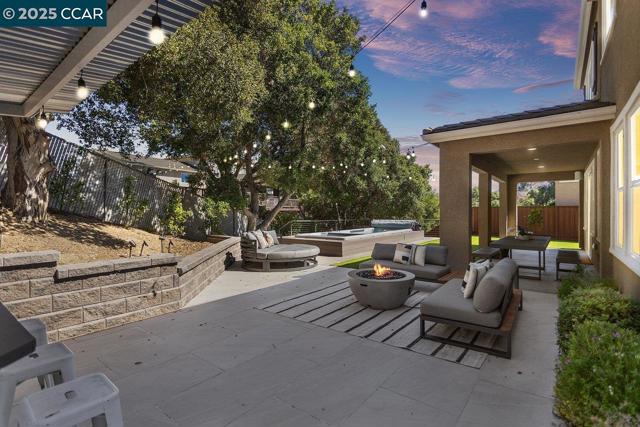 17691 Whisper Ln, Castro Valley CA: https://media.crmls.org/mediaz/c92ae5f8-2682-4f8e-a24c-ed9b00eb1d19.jpg