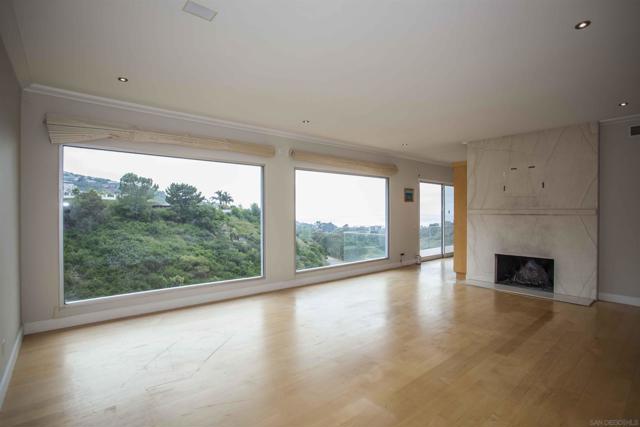 7648 Caminito Coromandel, La Jolla CA: https://media.crmls.org/mediaz/c92b0715-1b06-4494-8baa-778c5eca3737.jpg