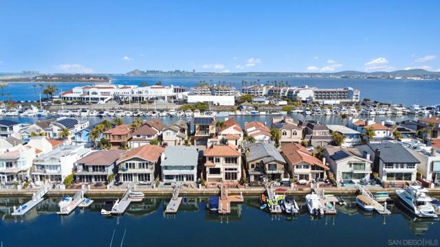 34 The Point, Coronado CA: https://media.crmls.org/mediaz/c92b5010-af9f-4e69-b17b-f0bdec059d95.jpg