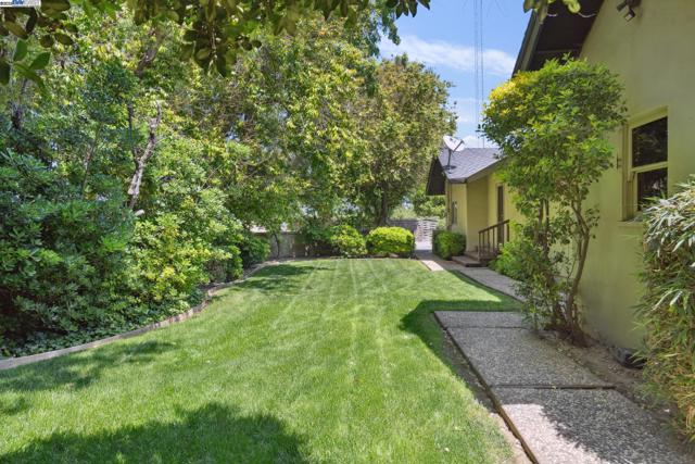 419 Burkhard Rd, Patterson CA: https://media.crmls.org/mediaz/c92c11e5-be45-4845-b04b-fd19594d5394.jpg