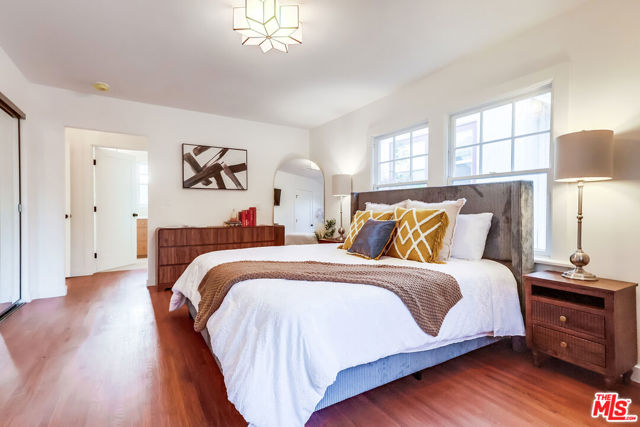 1607 N Vista Street, Los Angeles CA: https://media.crmls.org/mediaz/c92cab95-3413-4838-8b95-ee3408b63312.jpg
