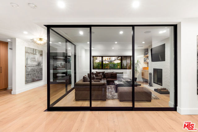 4961 Noeline Avenue, Encino CA: https://media.crmls.org/mediaz/c92cd158-a03a-4996-8489-05724ef00a4f.jpg