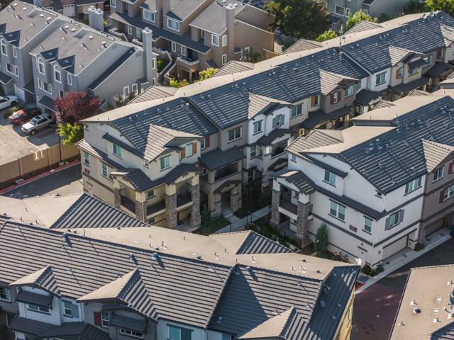 24548 Autumn Mist Way, Hayward CA: https://media.crmls.org/mediaz/c92d585a-5845-4d30-86cd-efdf55a03869.jpg