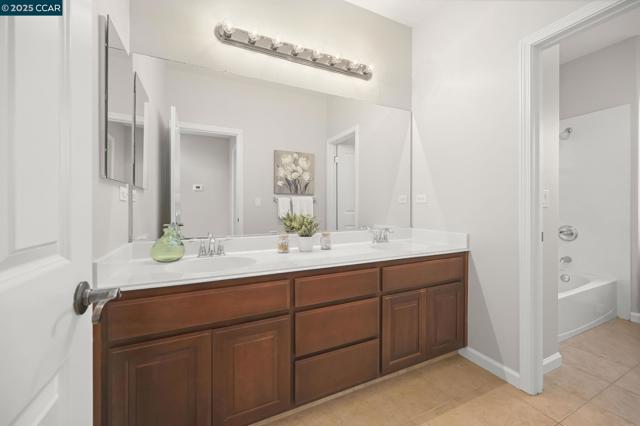 2371 Magnolia Bridge Dr, San Ramon CA: https://media.crmls.org/mediaz/c92d7821-d56a-4bb2-ab0c-8108beb69580.jpg