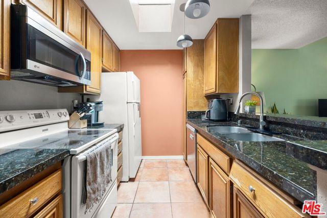 898 Temple Terrace, Los Angeles CA: https://media.crmls.org/mediaz/c92da3ee-7d16-4250-9739-bb388b41acb7.jpg