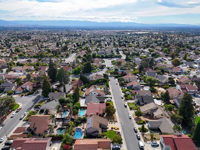 3484 Clover Oak Drive, San Jose CA: https://media.crmls.org/mediaz/c92e4cae-fc6e-46ff-914a-862293a002a8.jpg