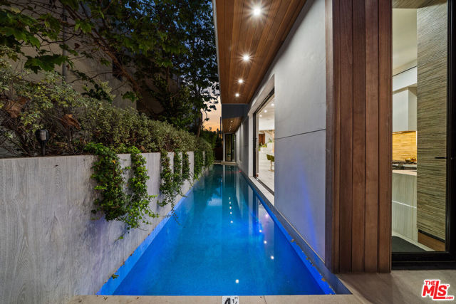 836 California Avenue, Venice CA: https://media.crmls.org/mediaz/c92e72a5-e8f8-4d05-926e-9b5ce2219bd1.jpg