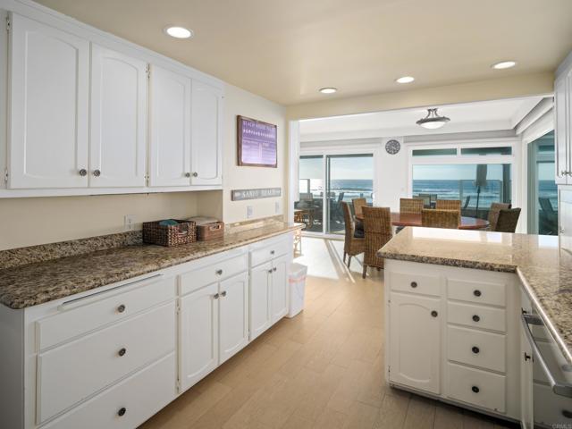 Detail Gallery Image 10 of 18 For 1812 Ocean Front, Del Mar,  CA 92014 - 3 Beds | 2 Baths