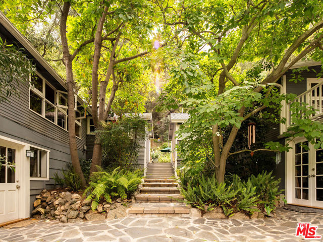 8162 Kirkwood Drive, Los Angeles CA: https://media.crmls.org/mediaz/c92ec641-1a4c-4360-b79a-82159655ca3f.jpg