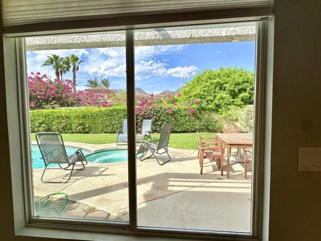 47875 Via Firenze, La Quinta CA: https://media.crmls.org/mediaz/c92f3a93-5dcd-412d-81dc-2eadb66453ec.jpg