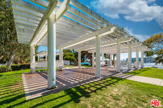 4731 La Villa Marina, Marina del Rey CA: https://media.crmls.org/mediaz/c92f9e6d-720e-4bf2-9f65-d00a9fac6b86.jpg