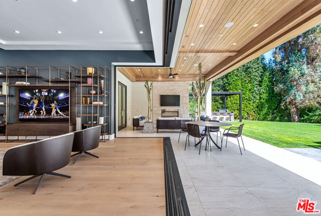 16144 HIGH VALLEY Place, Encino CA: https://media.crmls.org/mediaz/c92fb2b9-770c-453b-a3cc-fbe04bb1da56.jpg