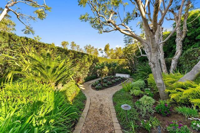 2516 Ruette Nicole, La Jolla CA: https://media.crmls.org/mediaz/c92ff389-b6fd-4b65-ba1d-afa0d4029e45.jpg