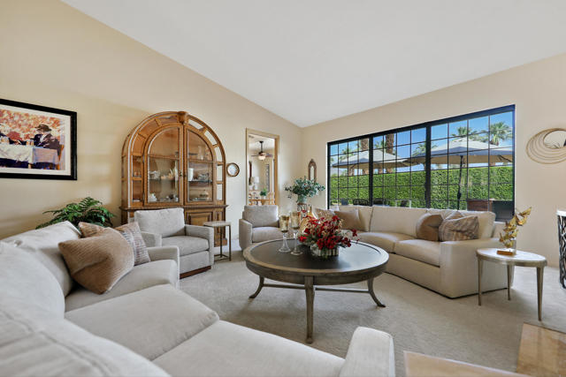 72550 Greenbriar Lane, Palm Desert CA: https://media.crmls.org/mediaz/c930047c-0ebe-48a8-b91b-403e7a2cdcd0.jpg