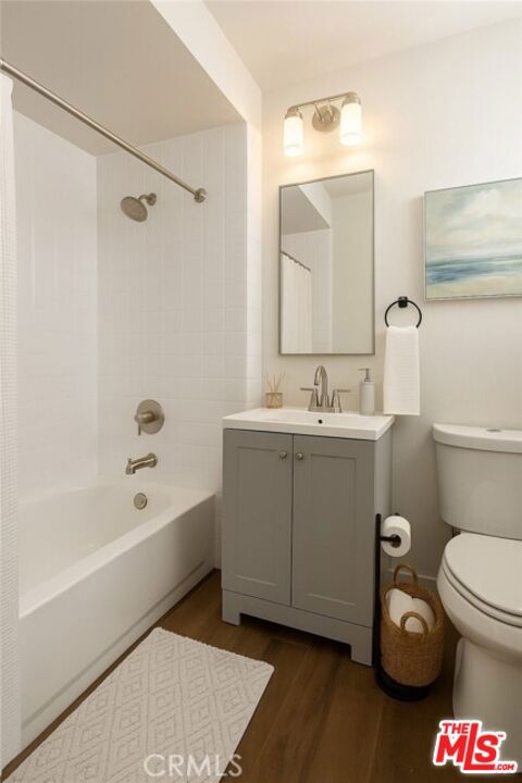 2627 San Marino Street, Los Angeles CA: https://media.crmls.org/mediaz/c9302878-c5d2-4f75-a62f-e2c107b930f4.jpg