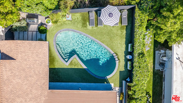 3001 Dona Nenita Place, Studio City CA: https://media.crmls.org/mediaz/c9305e8c-cdb4-4cbd-b59d-6e6dcf97a9e0.jpg