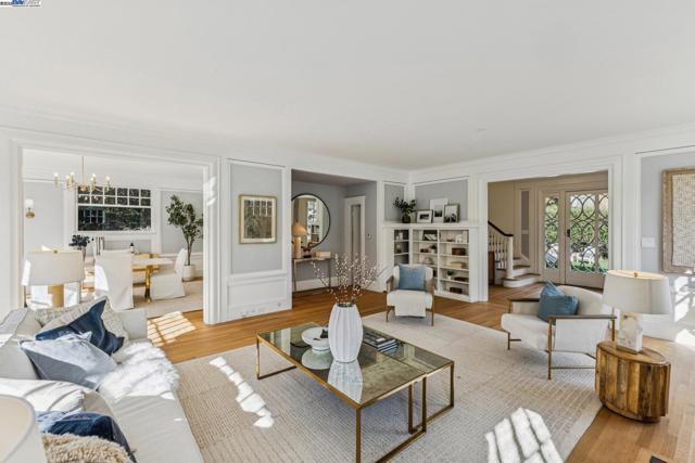 5811 Romany, Oakland CA: https://media.crmls.org/mediaz/c930a43e-5baf-4996-9904-9eee4b9ec234.jpg