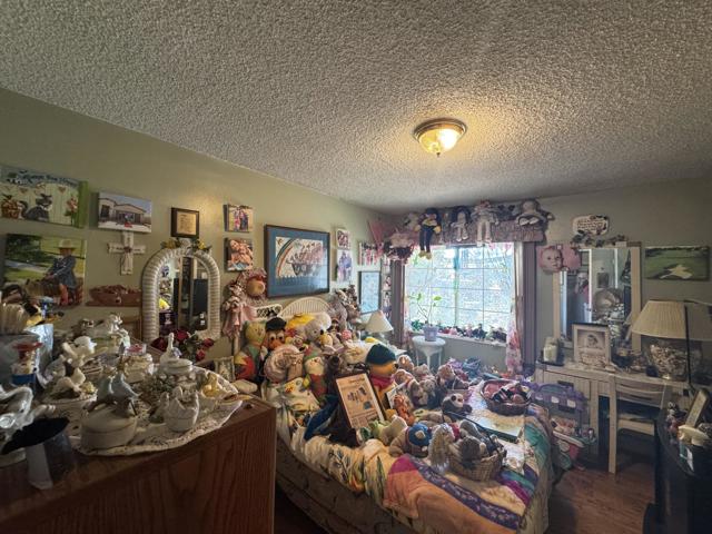7585 Joshua Lane, Yucca Valley CA: https://media.crmls.org/mediaz/c930d362-39d5-4749-a78d-f834d0e83a56.jpg